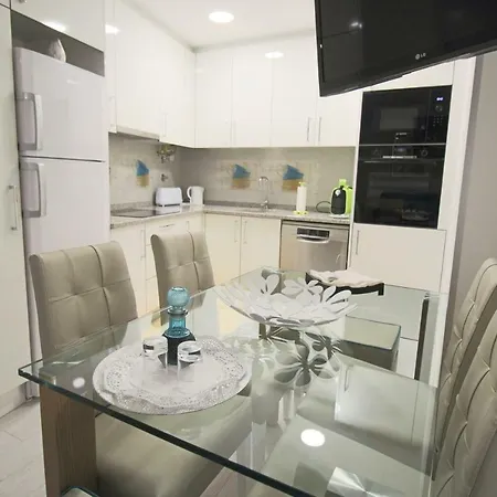 Holidays Marginal Apartman *